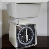 K12. Kitchen King scale. - $18 